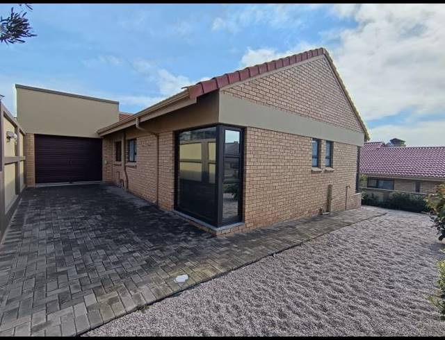2 BEDROOM TOWNHOUSE FOR SALE IN SEEMEEU PARK